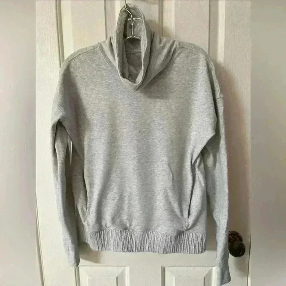 Lululemon Stress Less Pullover Size 4 -Heathered Core Ultra Light Gray - Picture 1 of 8